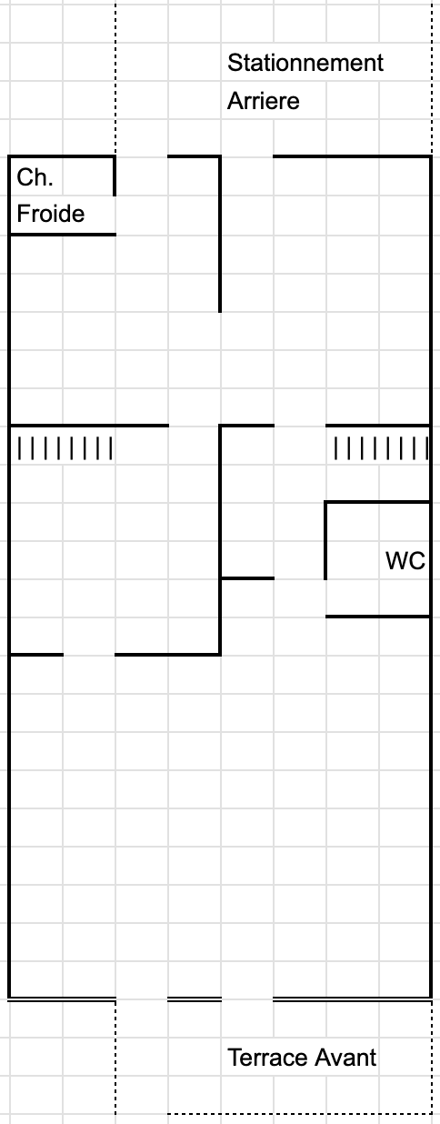 Plan du rez-de-chaussée commercial avec stationnement arrière, chambre froide, salle de bain et terrasse avant